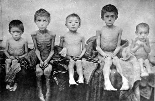 Children_affected_by_famine_in_Berdyansk,_Ukraine_-_1922.jpg