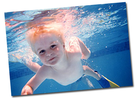плавающий ребенок.jpg